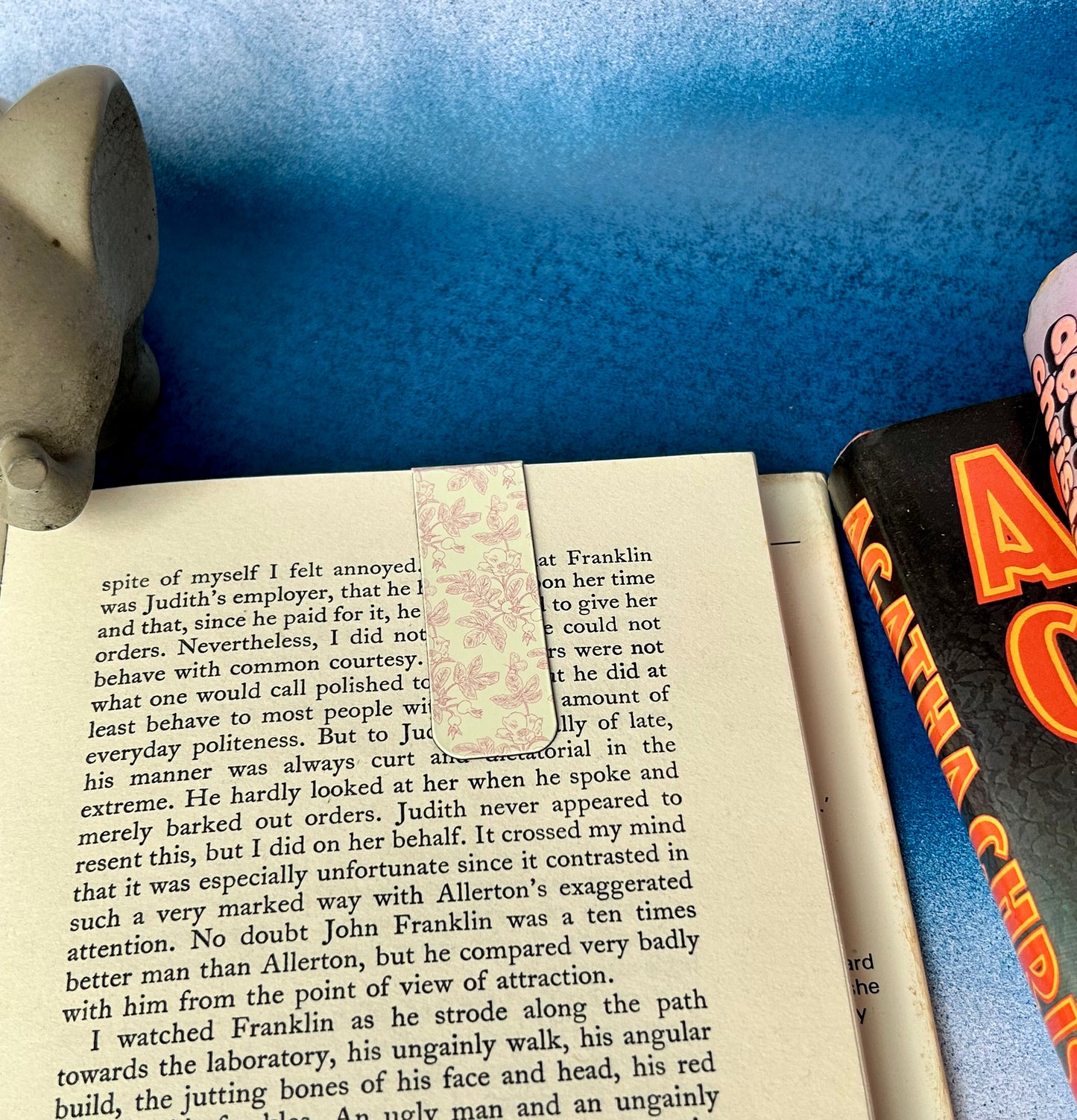 Magnetic Bookmark: Never Lose Your Place Again