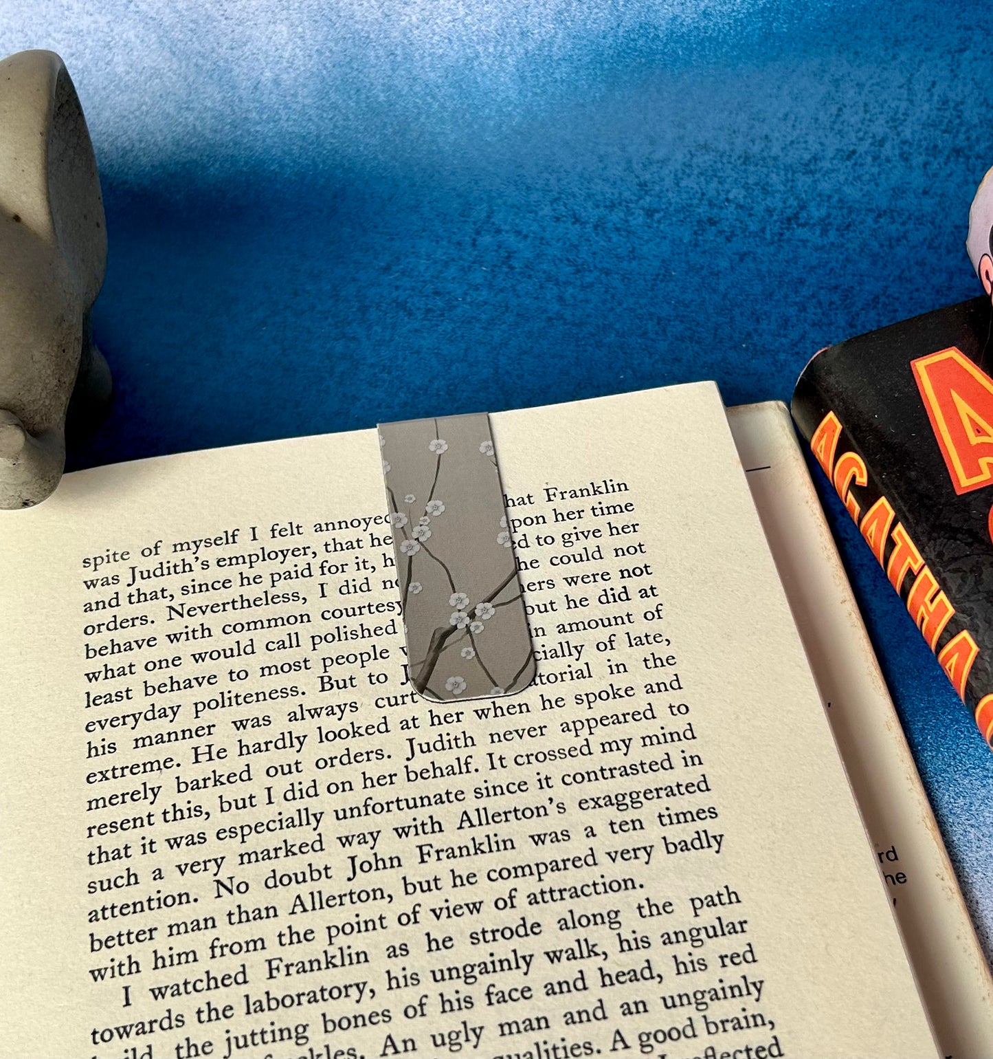 Magnetic Bookmark: Never Lose Your Place Again