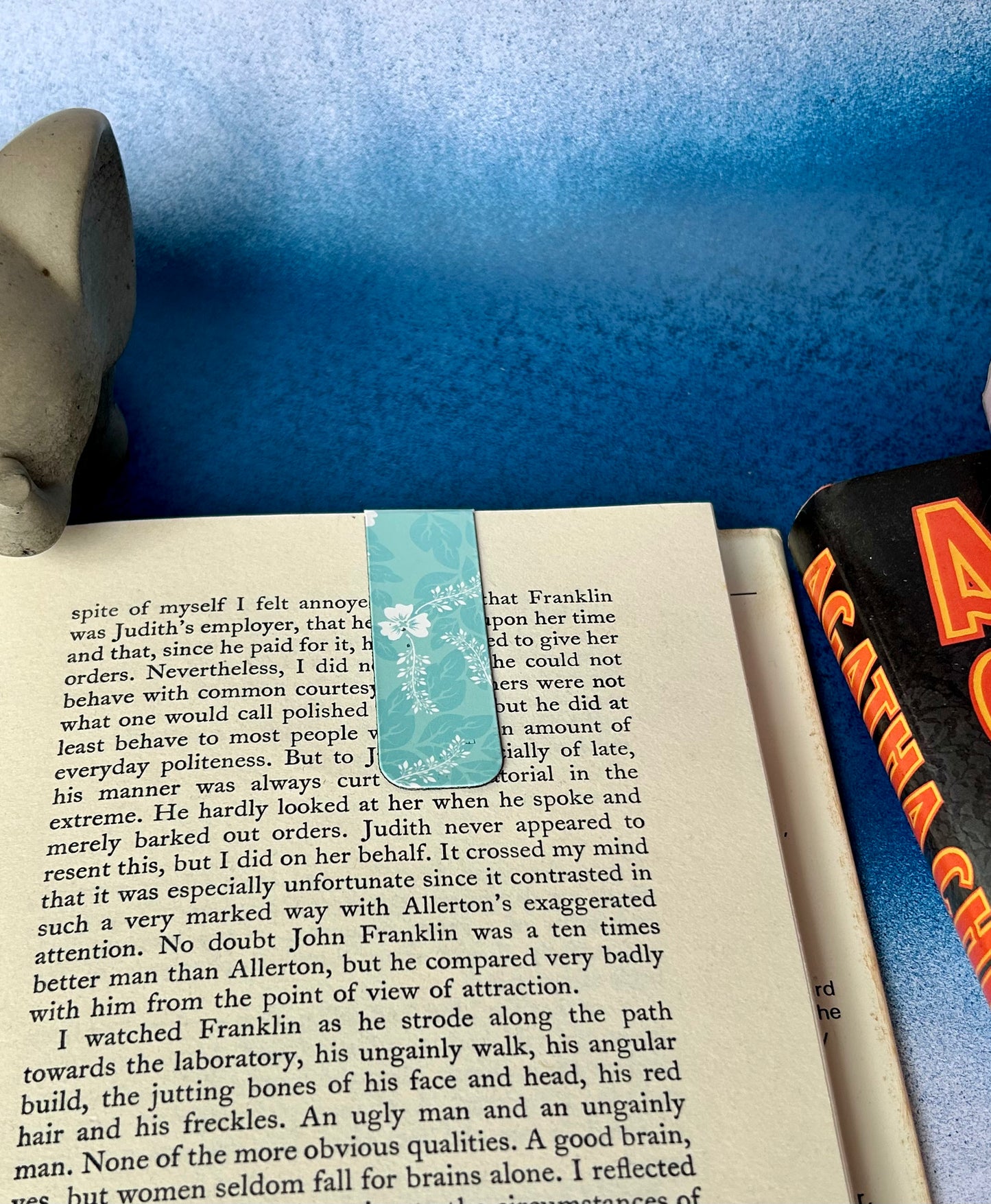 Magnetic Bookmark: Never Lose Your Place Again