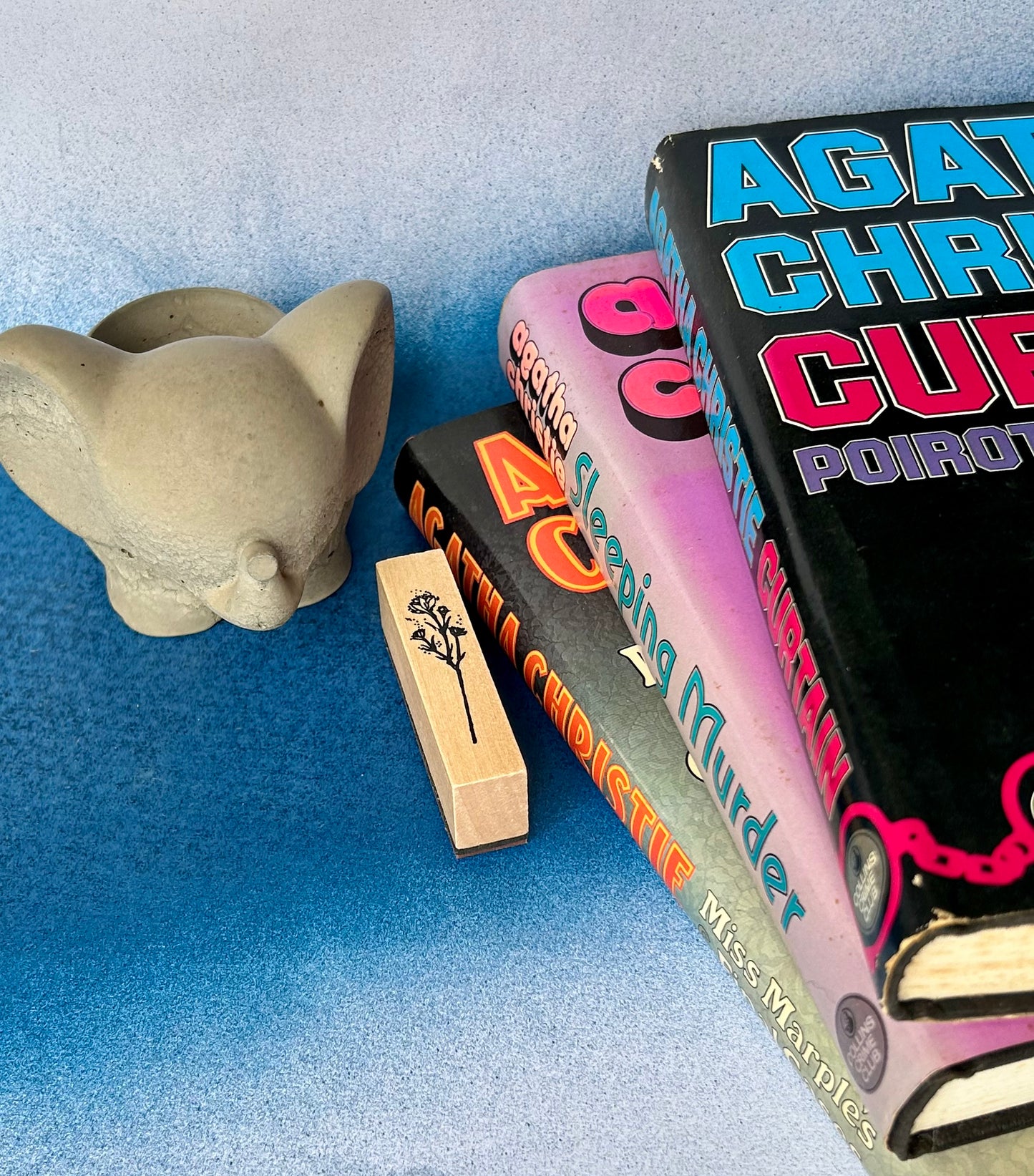 Floral Wooden Stamp: Elegant Botanical Touch for Bookish Creations