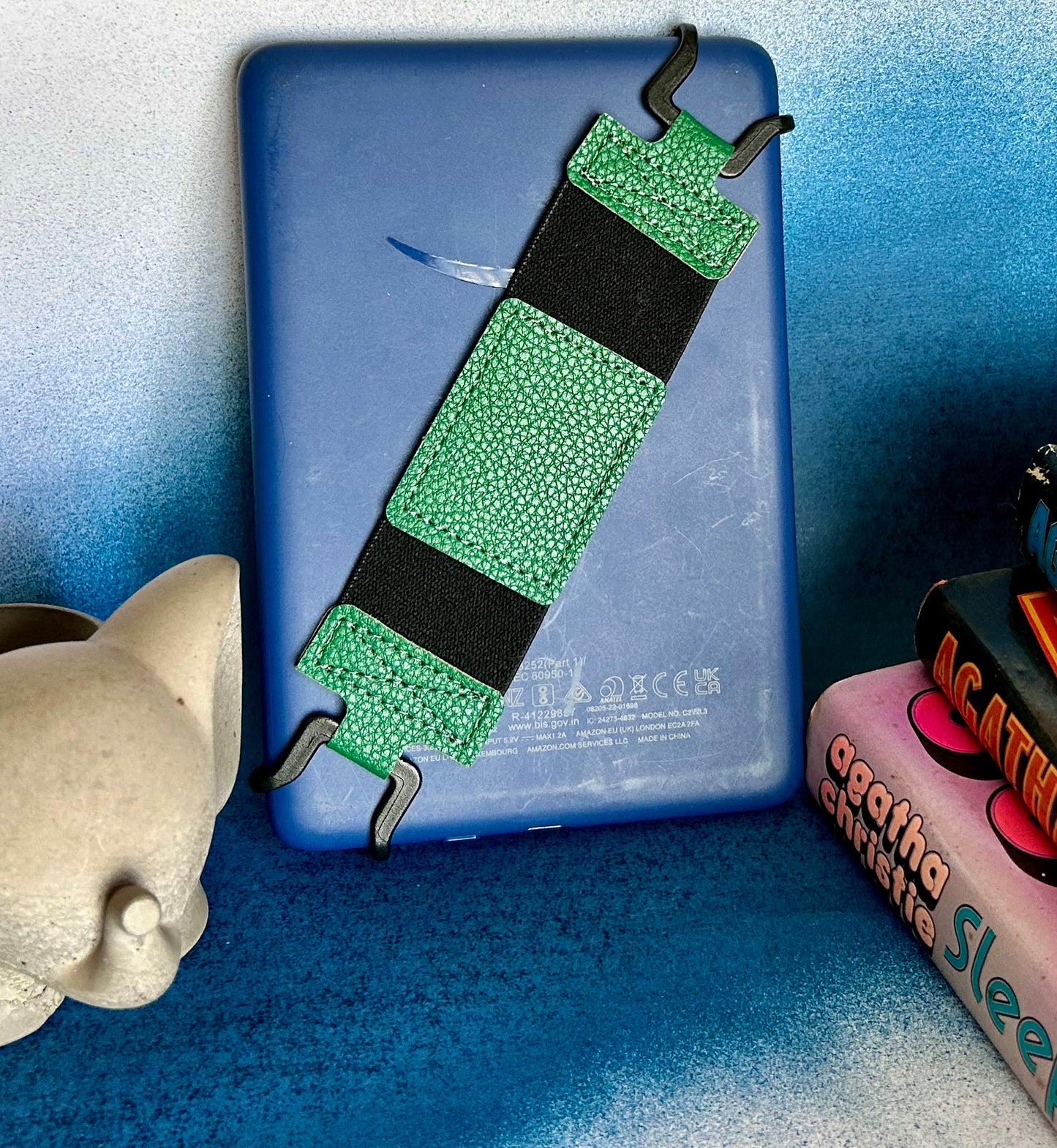 E-Reader Hand Strap – Your Spellbinding Reading Companion