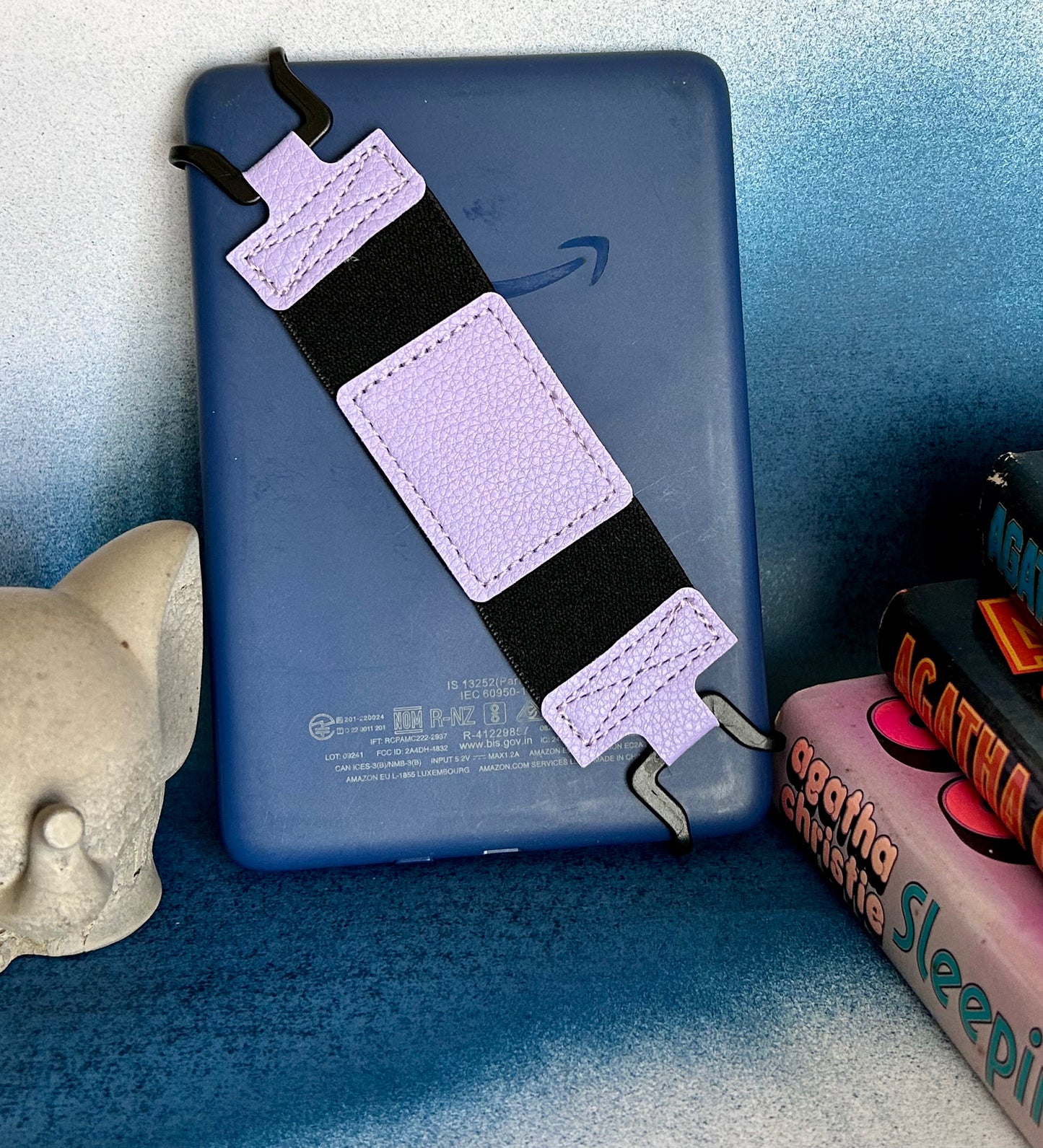 E-Reader Hand Strap – Your Spellbinding Reading Companion