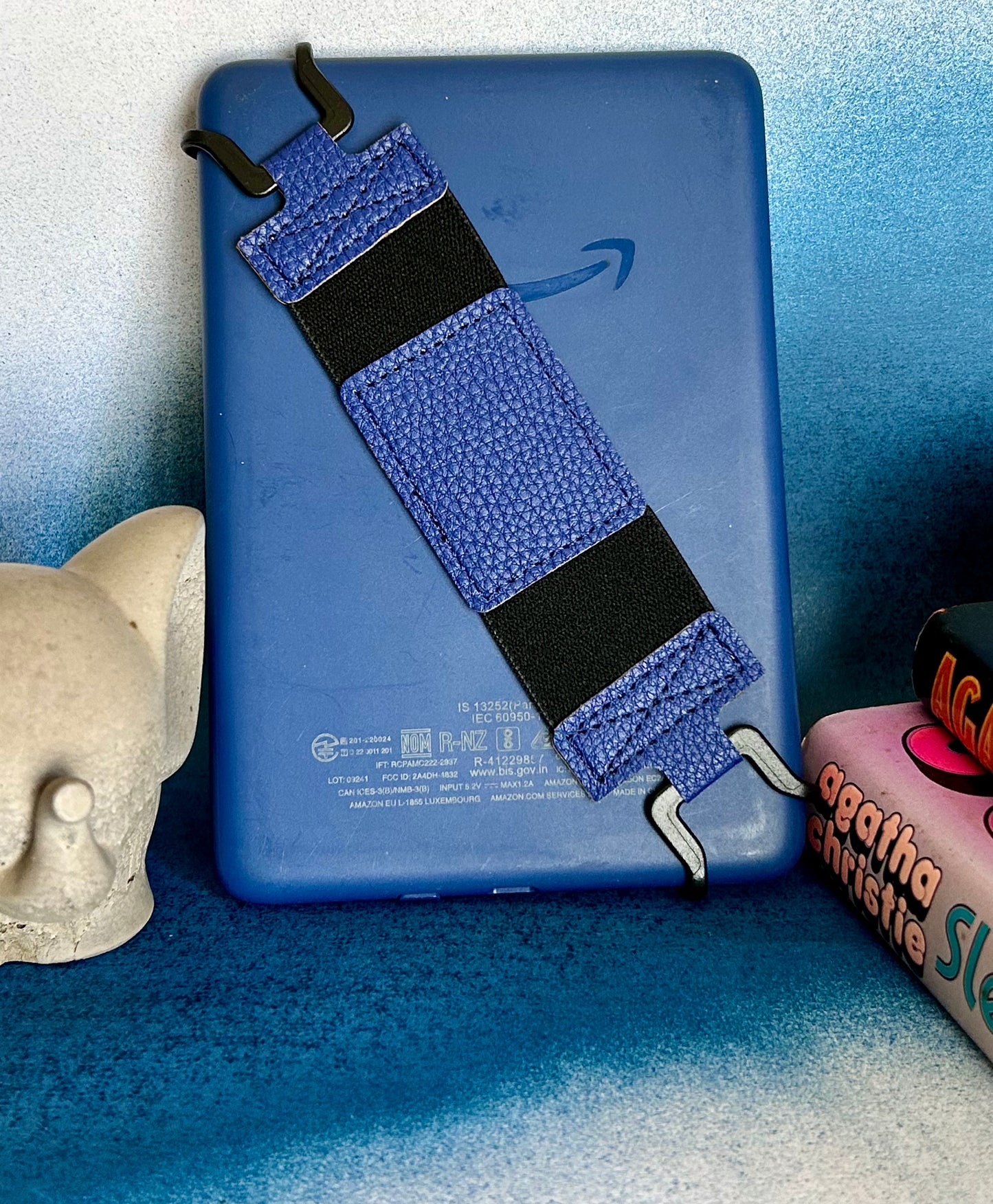 E-Reader Hand Strap – Your Spellbinding Reading Companion