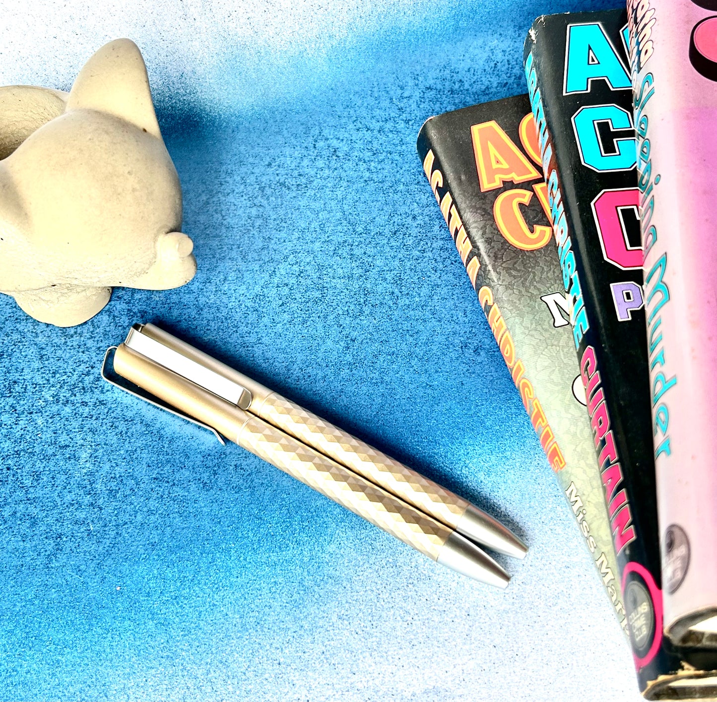 Premium Refillable Pen: Elegant Writing in Silver, White, Black, Gold & Rose Gold