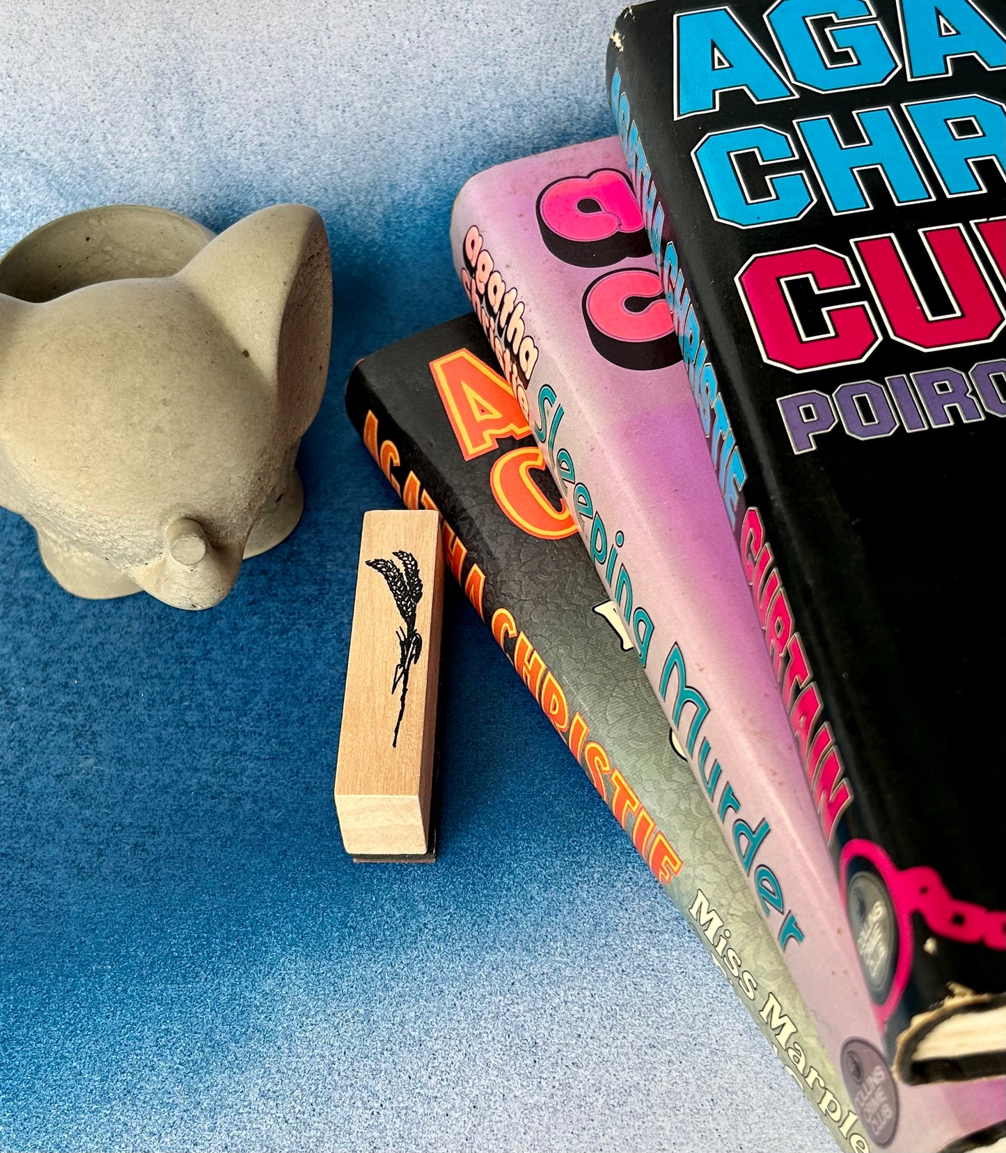 Floral Wooden Stamp: Elegant Botanical Touch for Bookish Creations