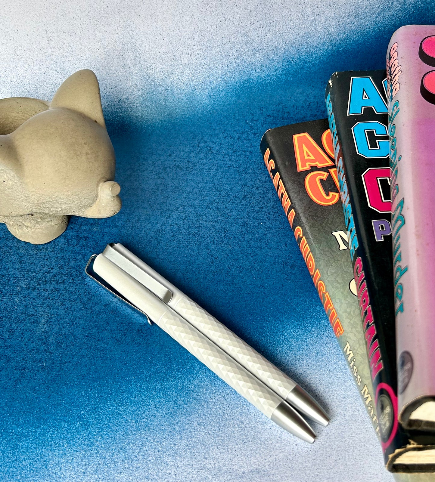 Premium Refillable Pen: Elegant Writing in Silver, White, Black, Gold & Rose Gold