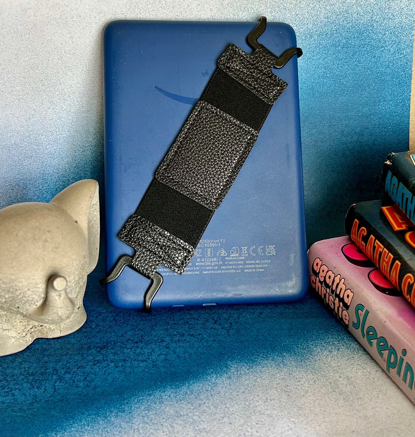E-Reader Hand Strap – Your Spellbinding Reading Companion