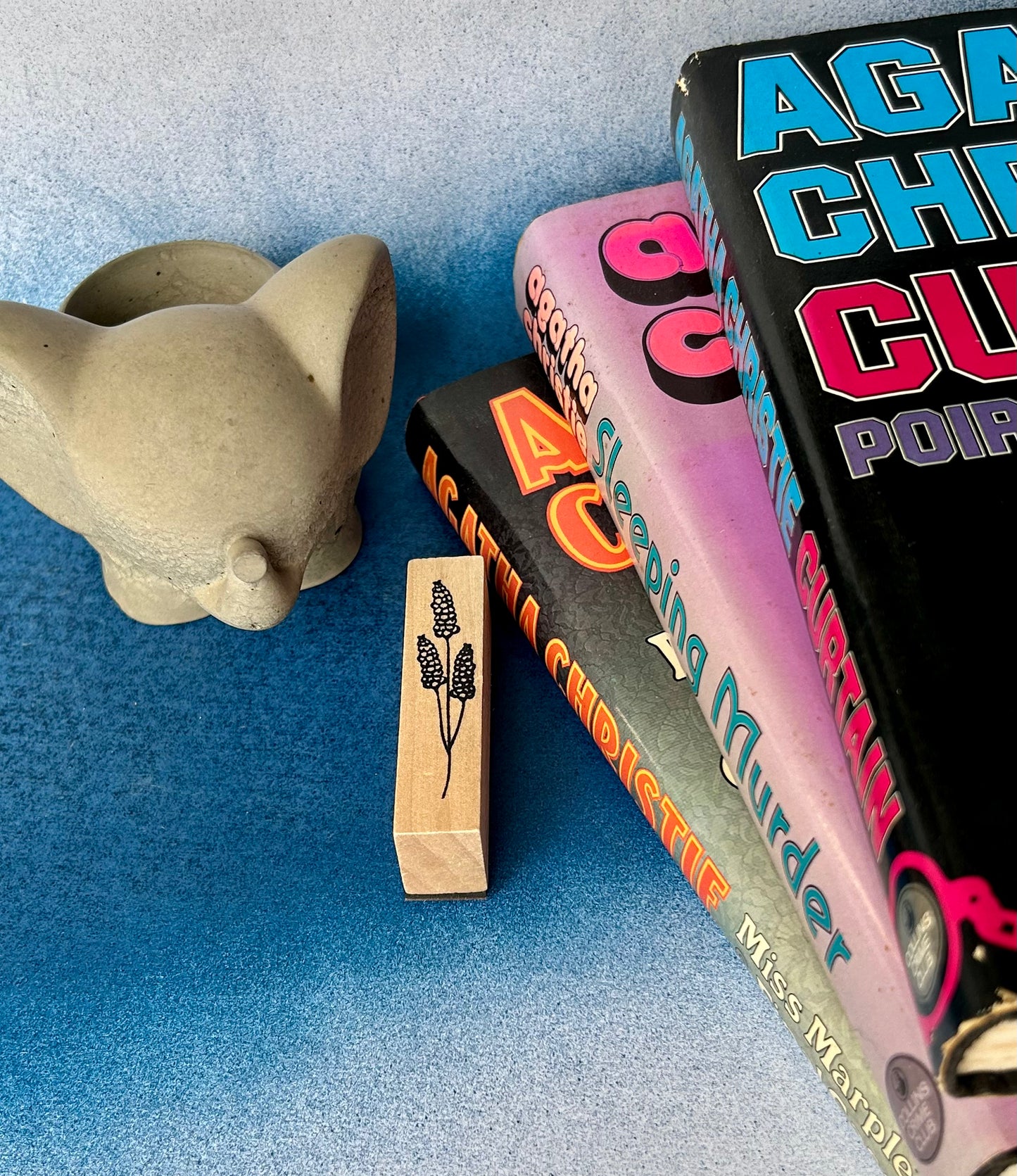 Floral Wooden Stamp: Elegant Botanical Touch for Bookish Creations