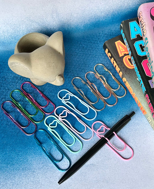Paper Clip Pen Holder: A Chic Home for Your Writing Tools