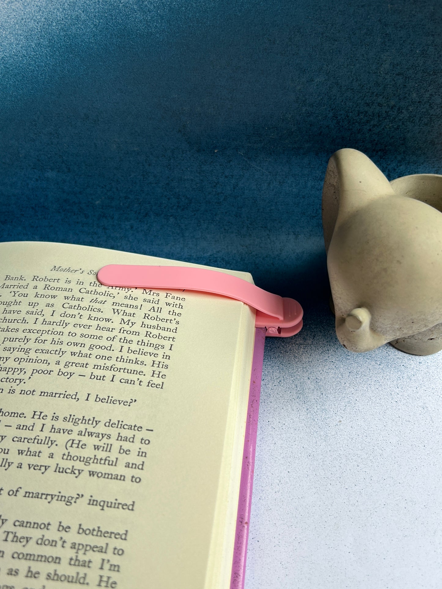 Flexible Silicone Bookmark – Gentle on Pages, Perfect for Book Lovers