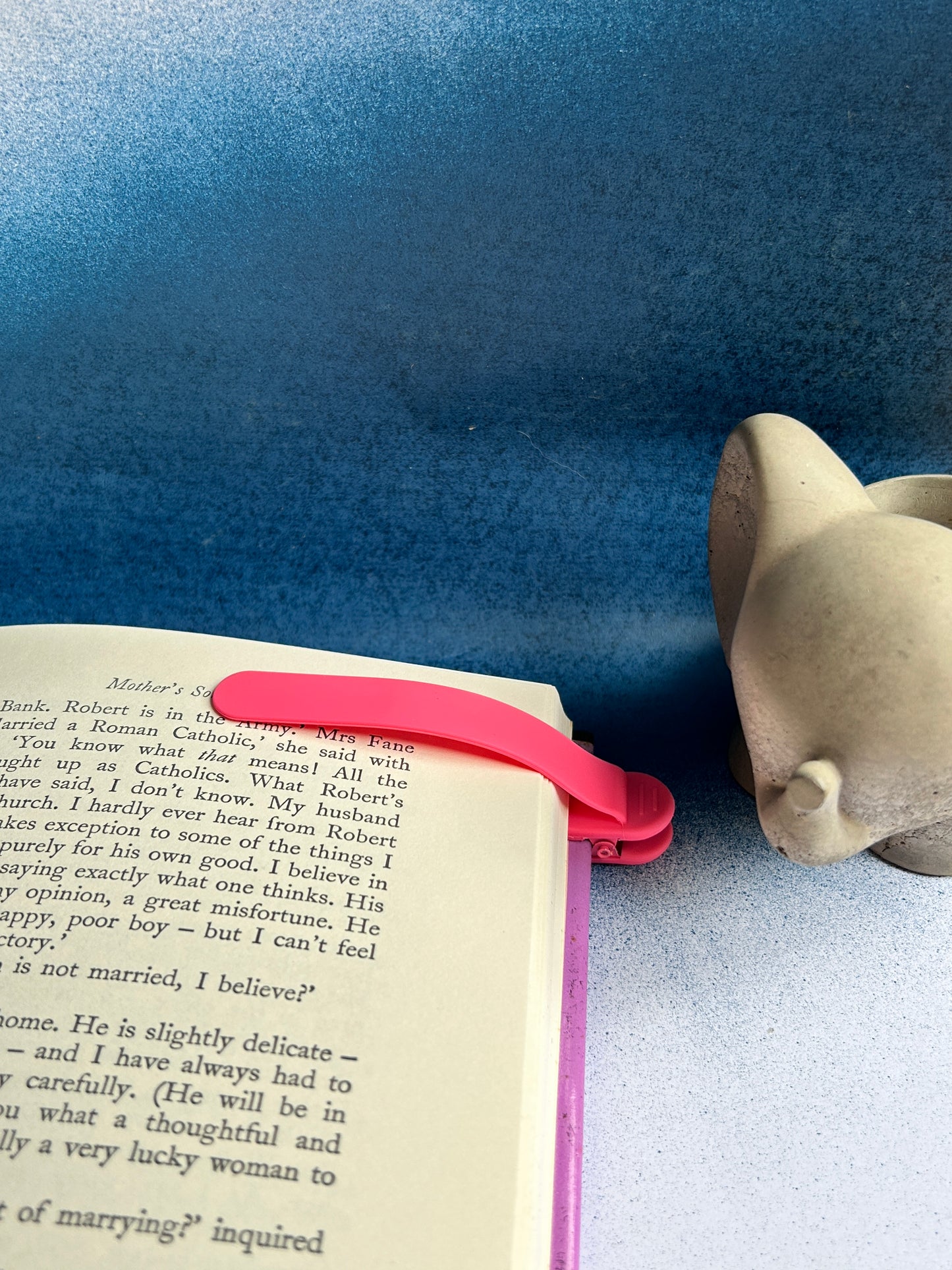 Flexible Silicone Bookmark – Gentle on Pages, Perfect for Book Lovers